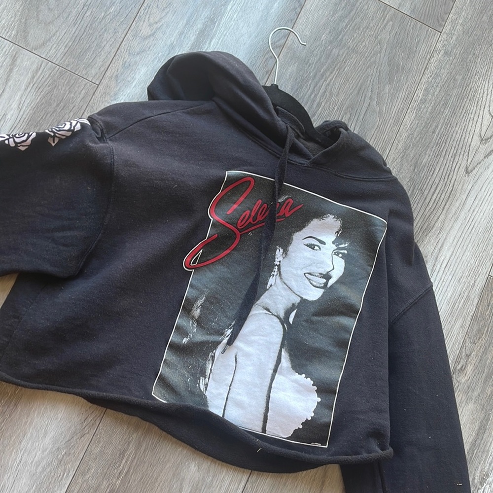Selena Junior‘s sweater in the size XL